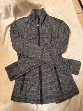 lululemon athletics size 4 defined jacket